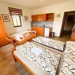 Konukevi Wellness Bouda Mala Upa 3*